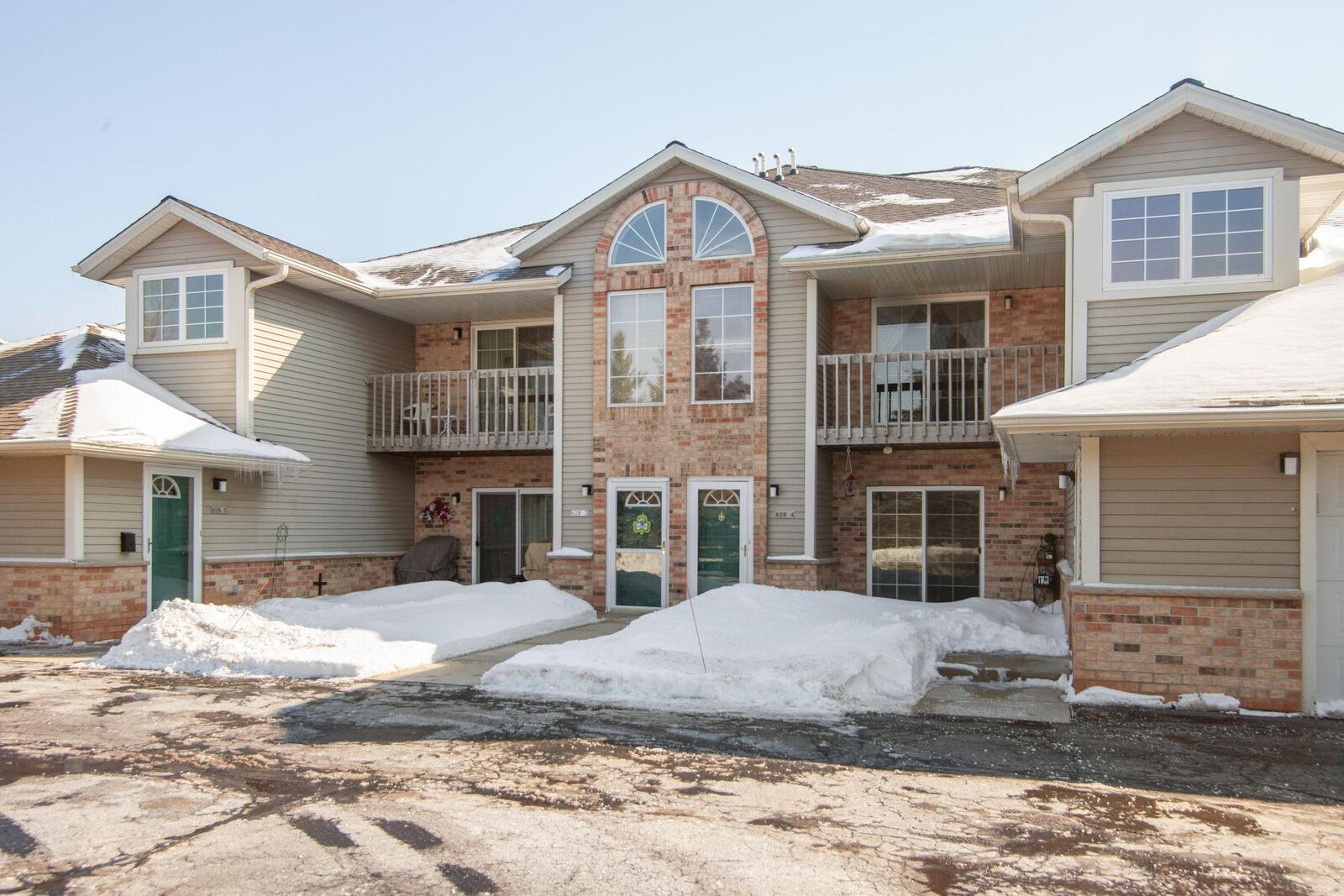 Property Photo: 628 Shepherds Dr 4 WI 53090