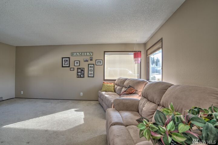 Property Photo:  2945 E Sunset Dr  WA 98226 