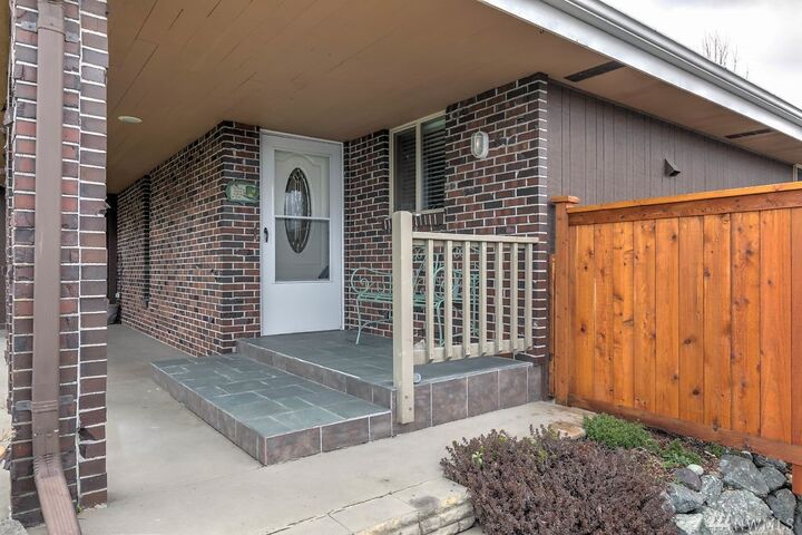 Property Photo: 560 SW 6th Ave WA 98277