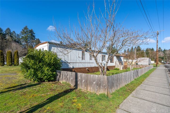 Property Photo:  803 NW Dexter Ave  WA 98596 