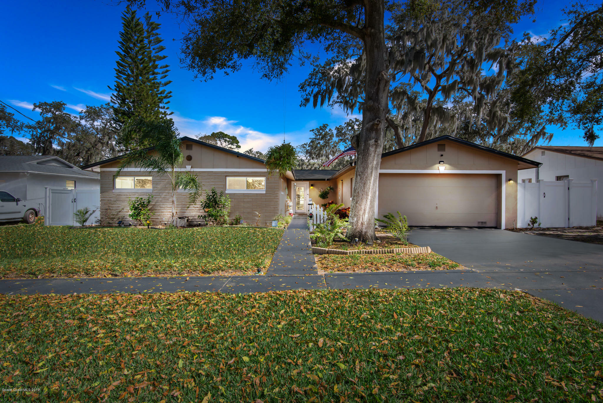 Property Photo:  415 Poinsettia Avenue  FL 32796 