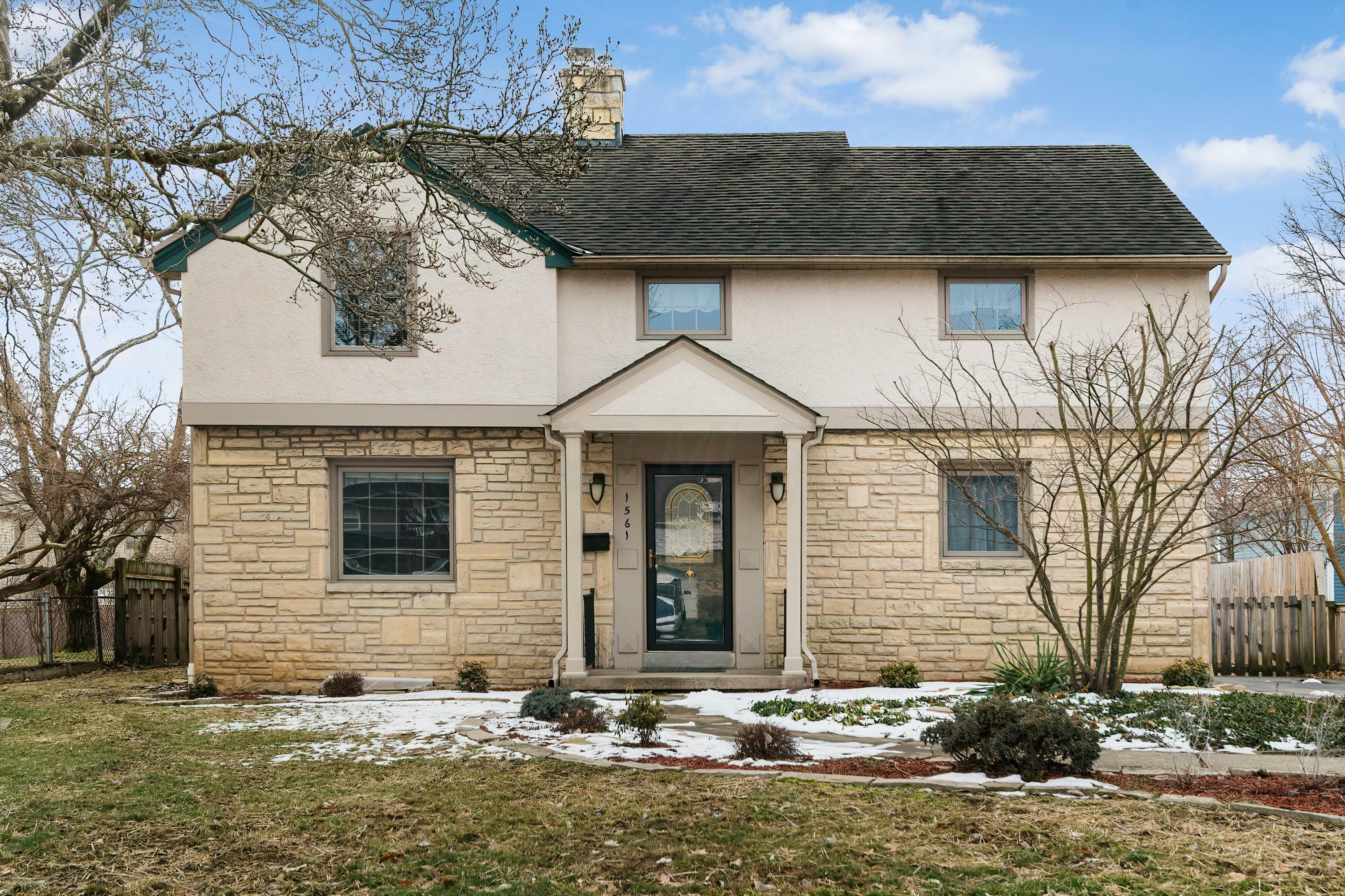 Property Photo: 1561 Grenoble Road OH 43221