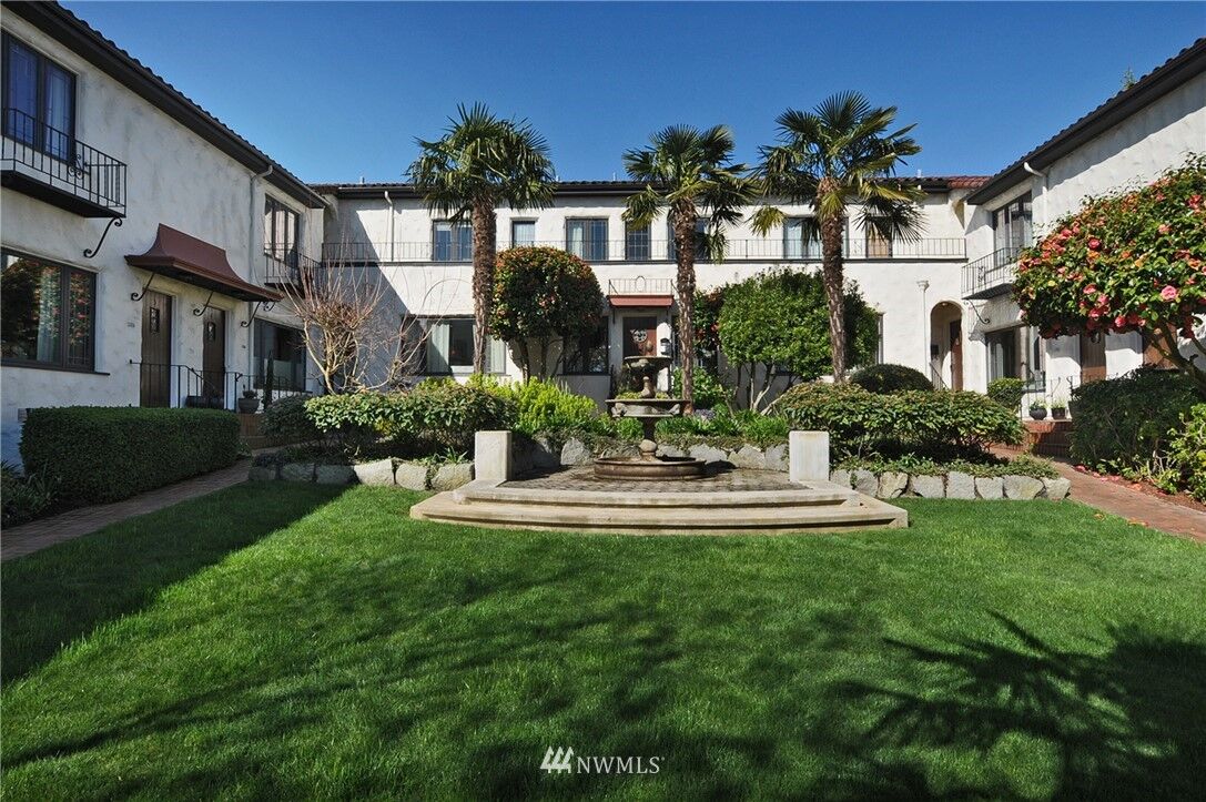 Property Photo:  2205 Bigelow Avenue N 7  WA 98109 