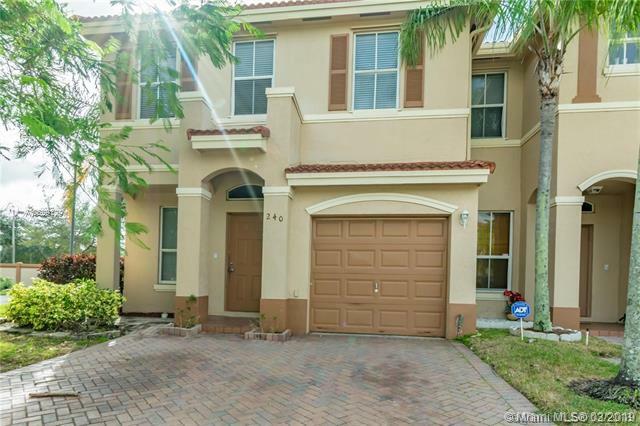 Property Photo:  240 Riverwalk Cir  FL 33326 