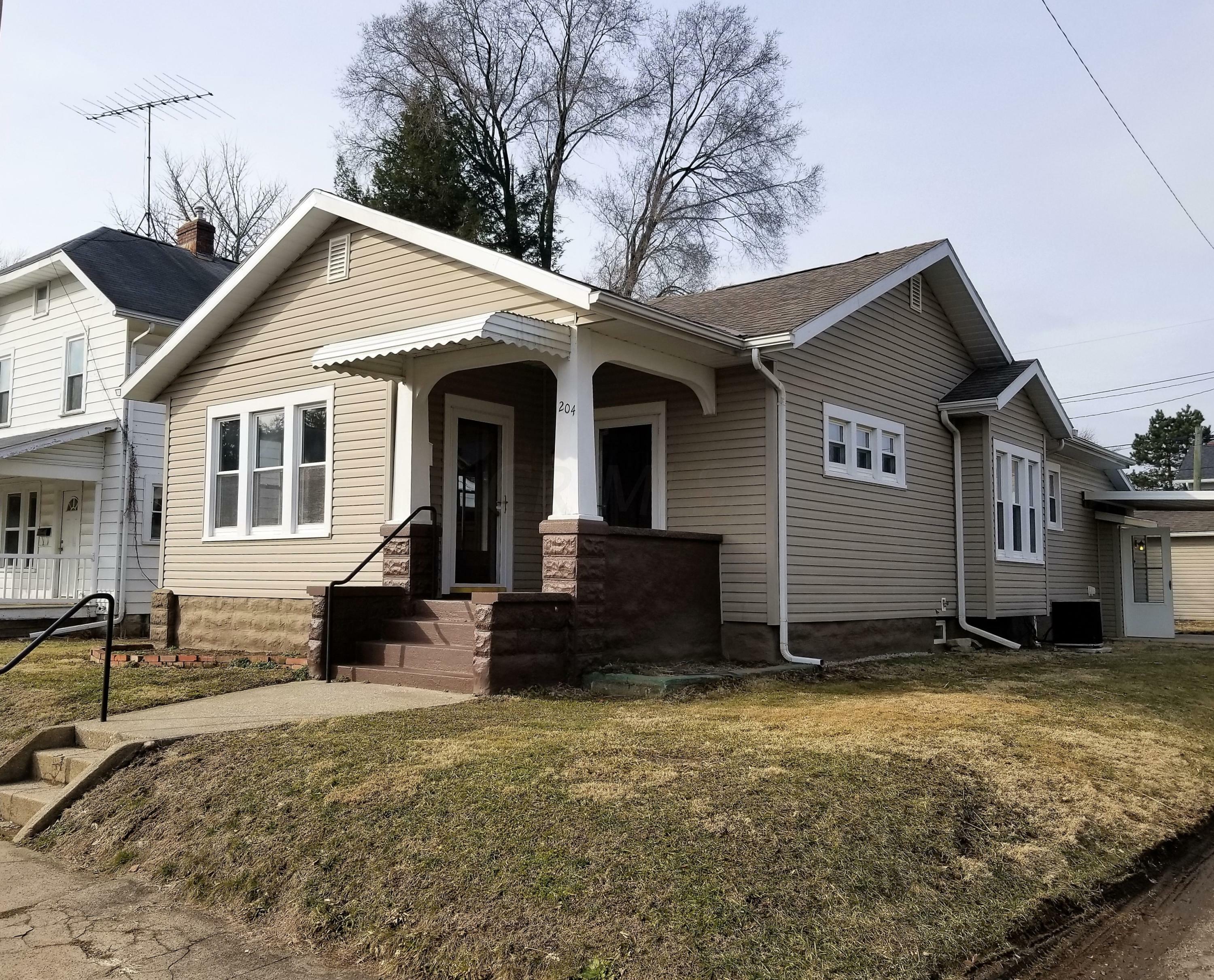 Property Photo:  204 Fairfield Avenue  OH 43055 