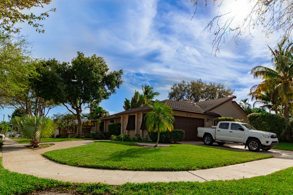 Property Photo: 1273 SW 27th Avenue FL 33442