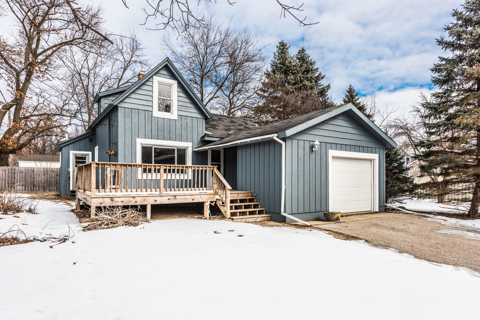 Property Photo: 608 Ridgeland Avenue IL 60098