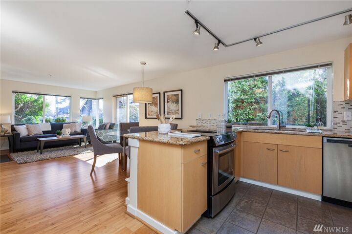 Property Photo:  225 NE 65th St 306  WA 98115 