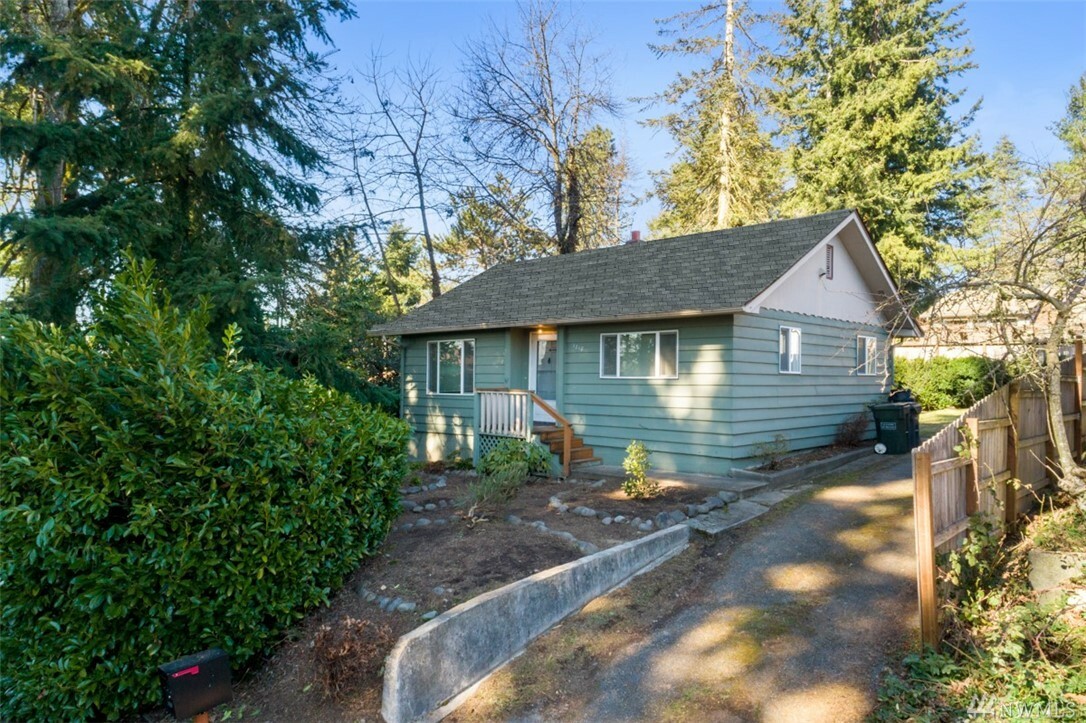 Property Photo:  1218 NE Thurston Ave  WA 98506 