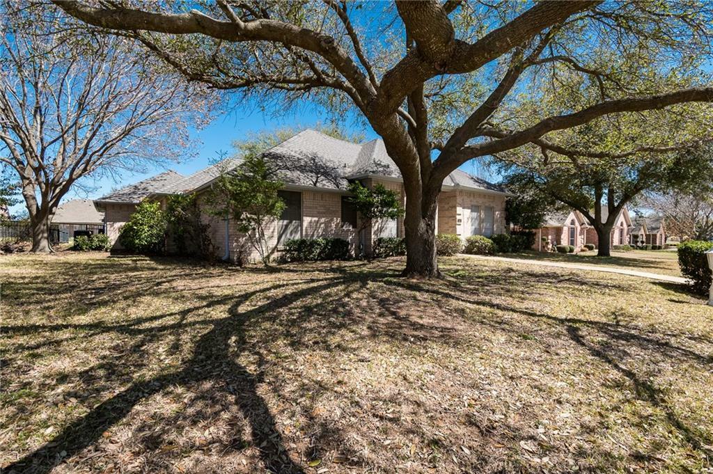 Property Photo:  124 Shorewood Place  TX 76058 