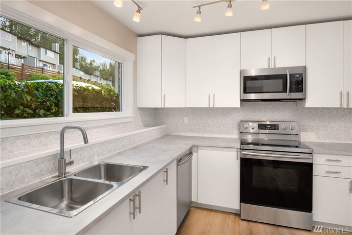 Property Photo: 31403 106 Place SE I2 WA 98092