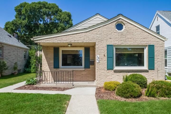 Property Photo:  3855 N 77th St  WI 53222 