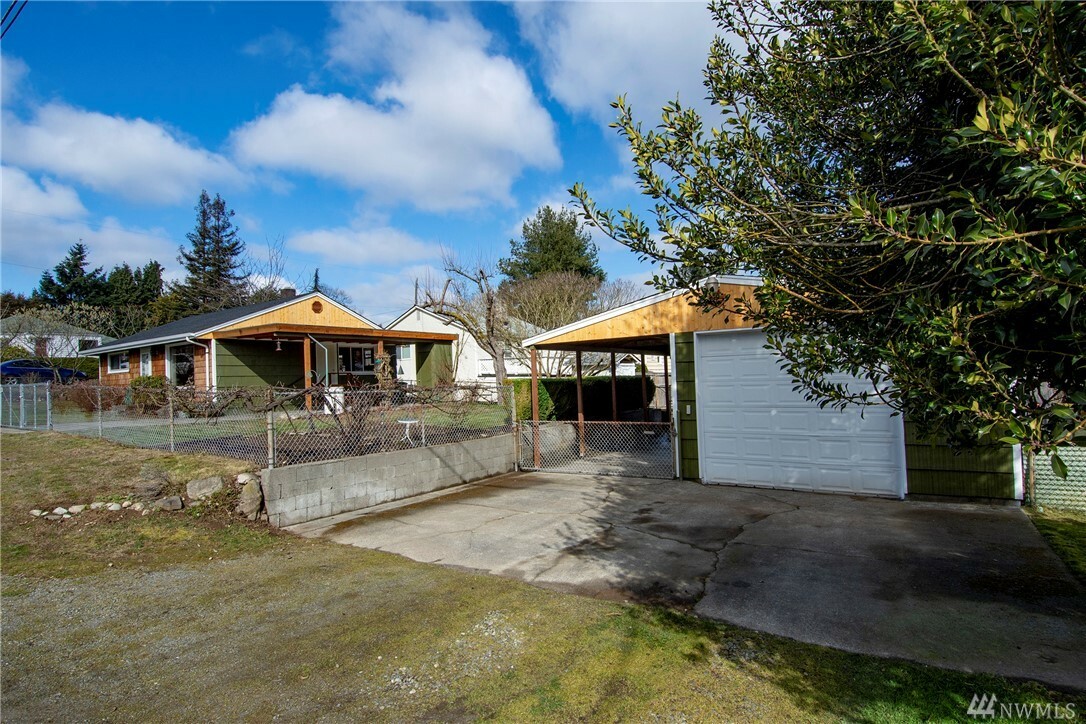 Property Photo:  10456 Occidental Ave S  WA 98168 