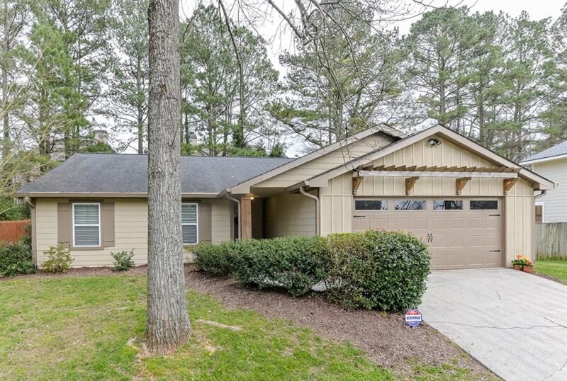 Property Photo:  505 Ansley Drive   30076 