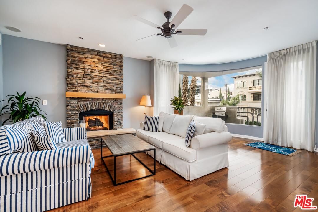 Property Photo:  11743 Kiowa Ave 201  CA 90049 