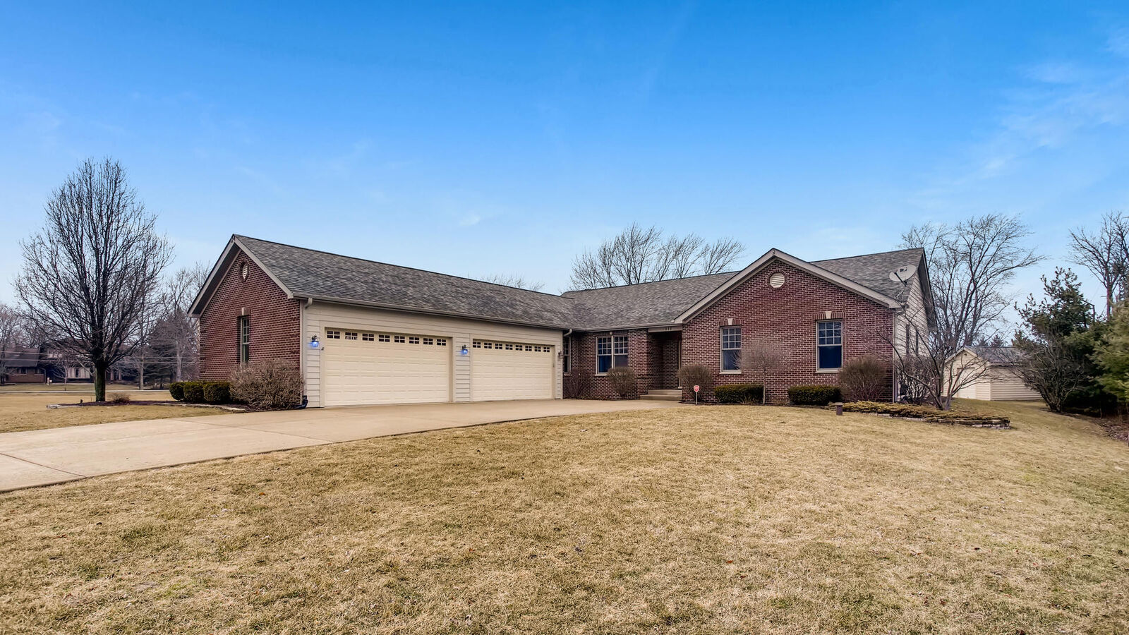 Property Photo:  111 Apple Avenue  IL 60439 