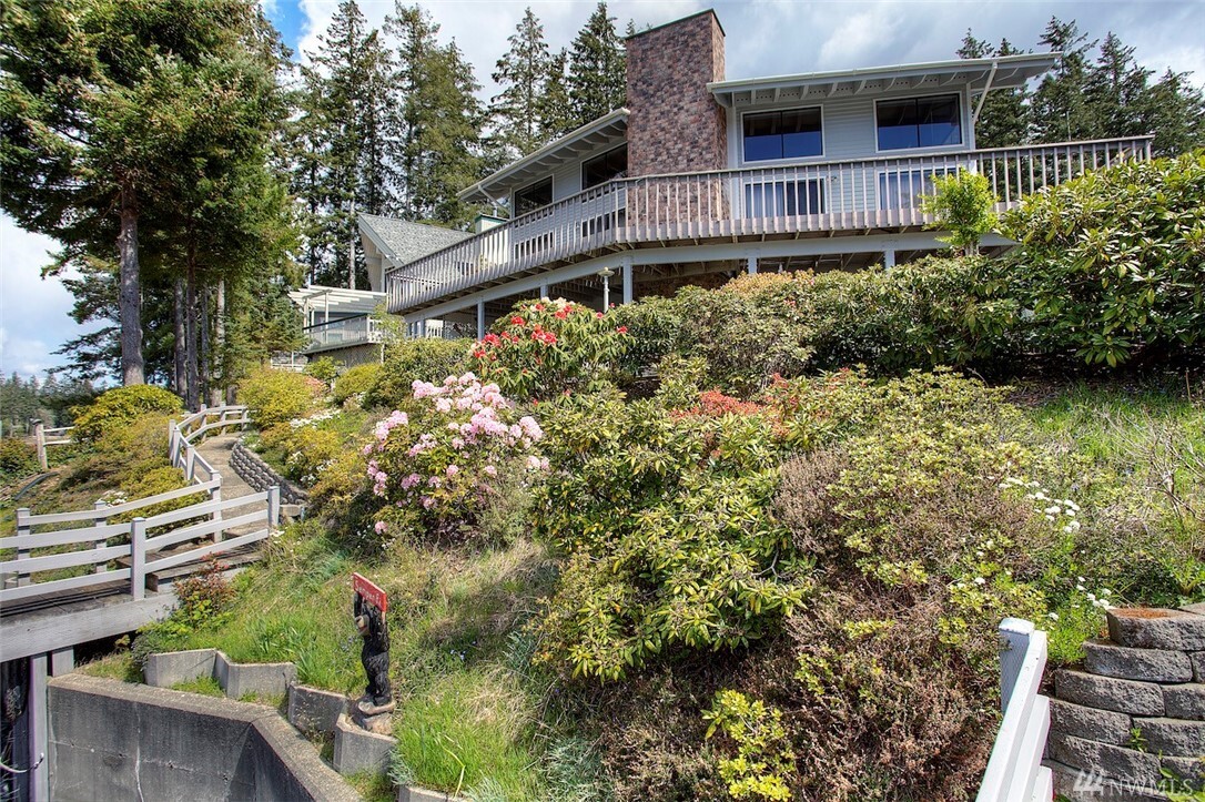 Property Photo: 466 E Treasure Island Dr WA 98524