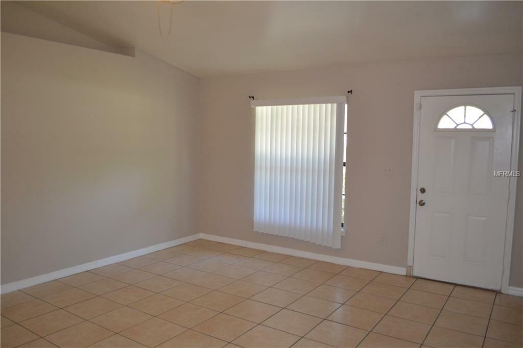 Property Photo:  864 E Voorhis Avenue  FL 32724 