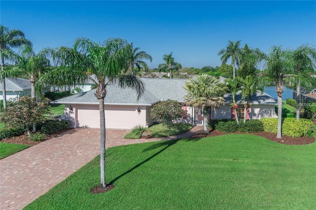 Property Photo: 1806 Liesl Drive E FL 34293