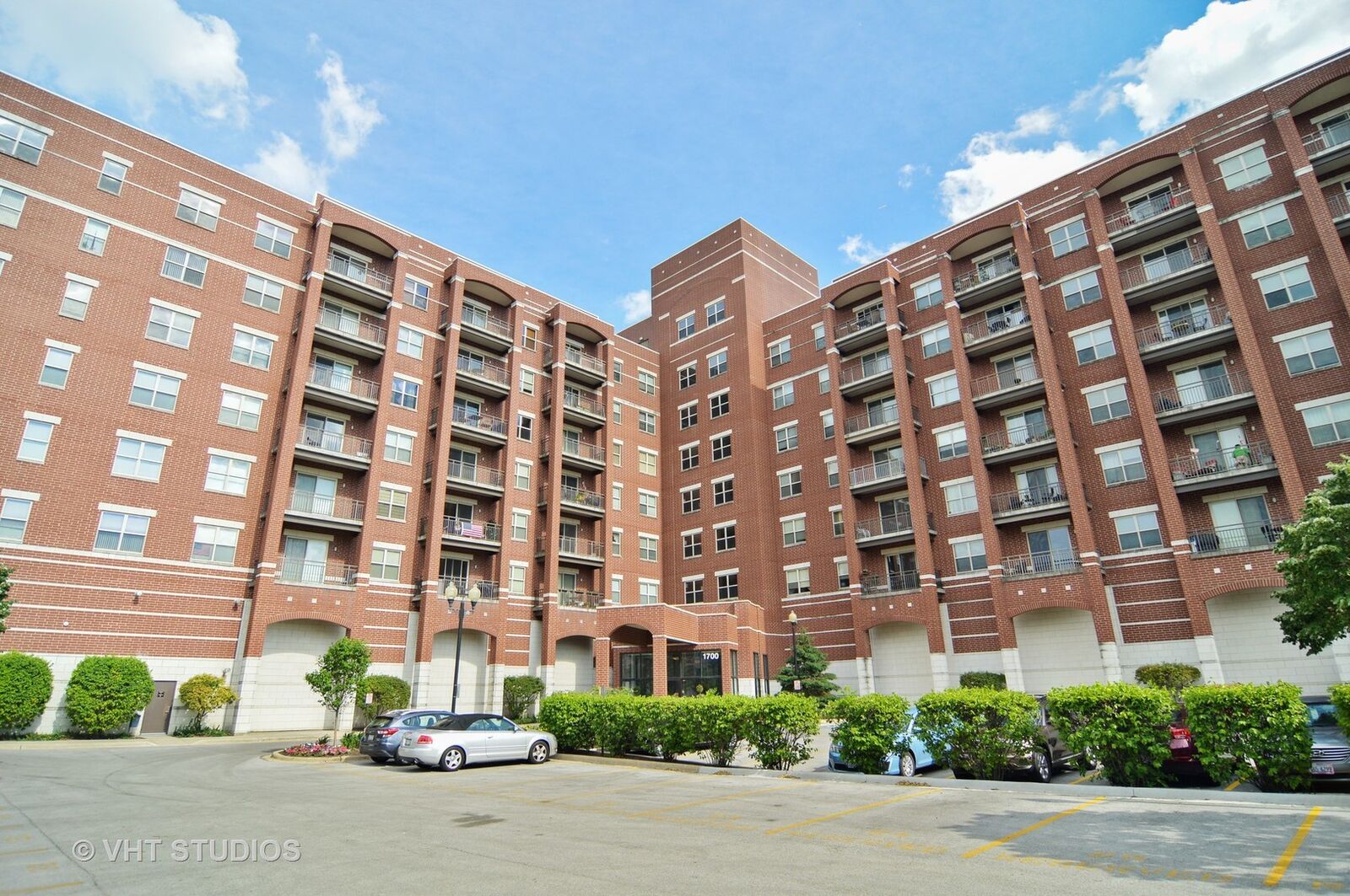 Property Photo: 1700 Riverwoods Drive 321 IL 60160