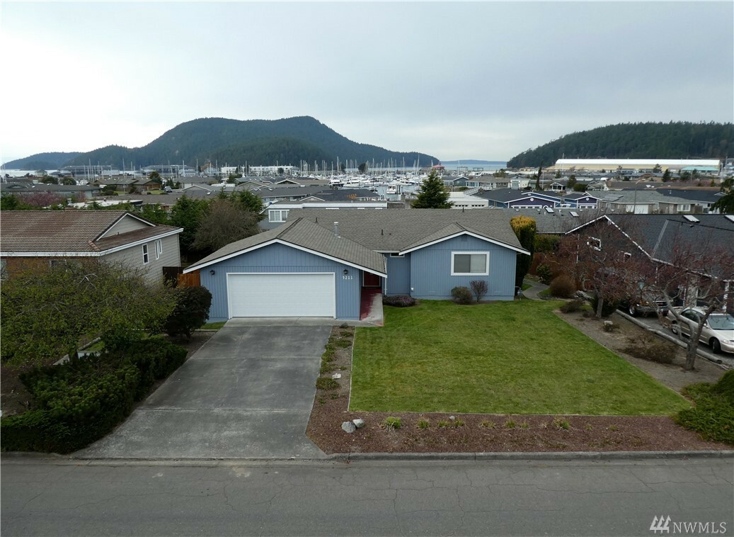 Property Photo:  5211 Kingsway  WA 98221 