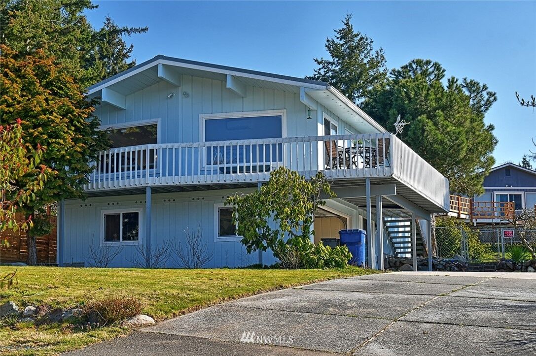 Property Photo:  1061 Pinehurst Court  WA 98282 