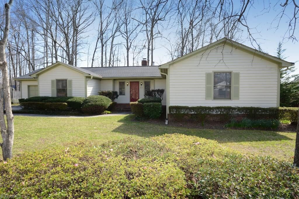 Property Photo:  2916 Sussex Drive  NC 27282 