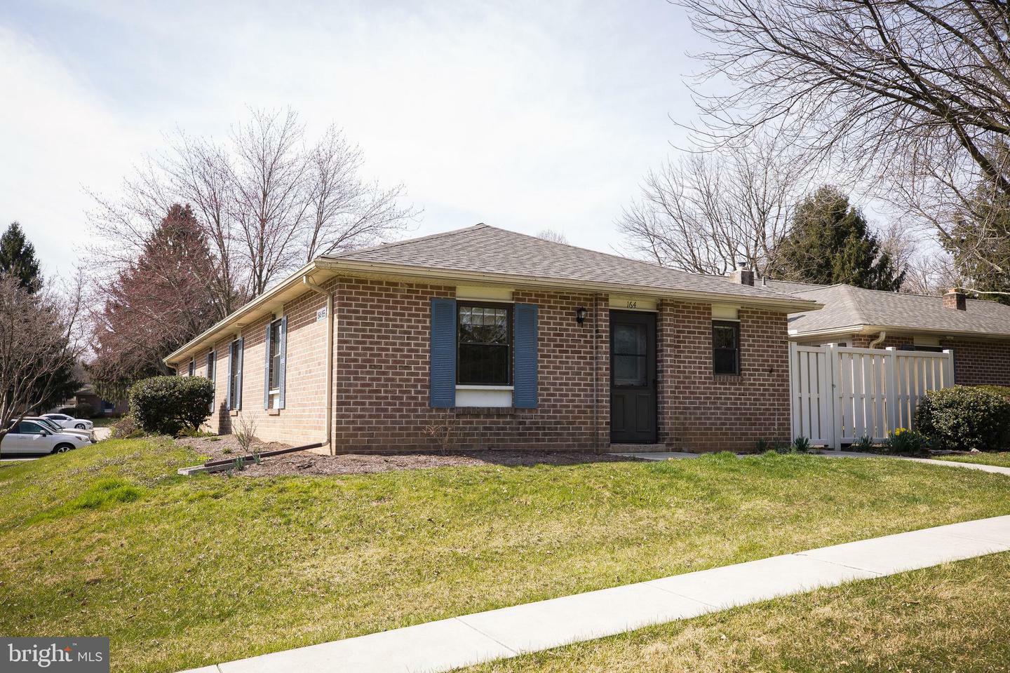 Property Photo: 164 Valleybrook Drive PA 17601