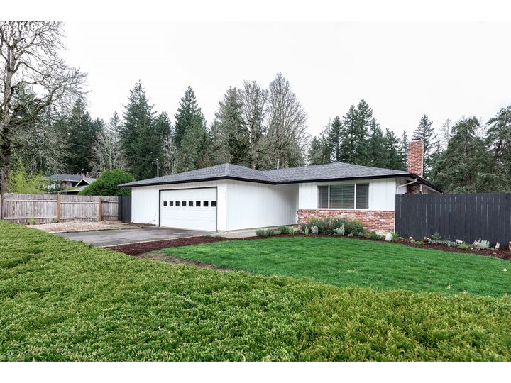 4725 Jean Rd  Lake Oswego OR 97035 photo
