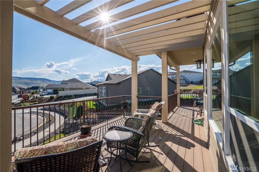 Property Photo: 852 Sage Crest Dr WA 98801