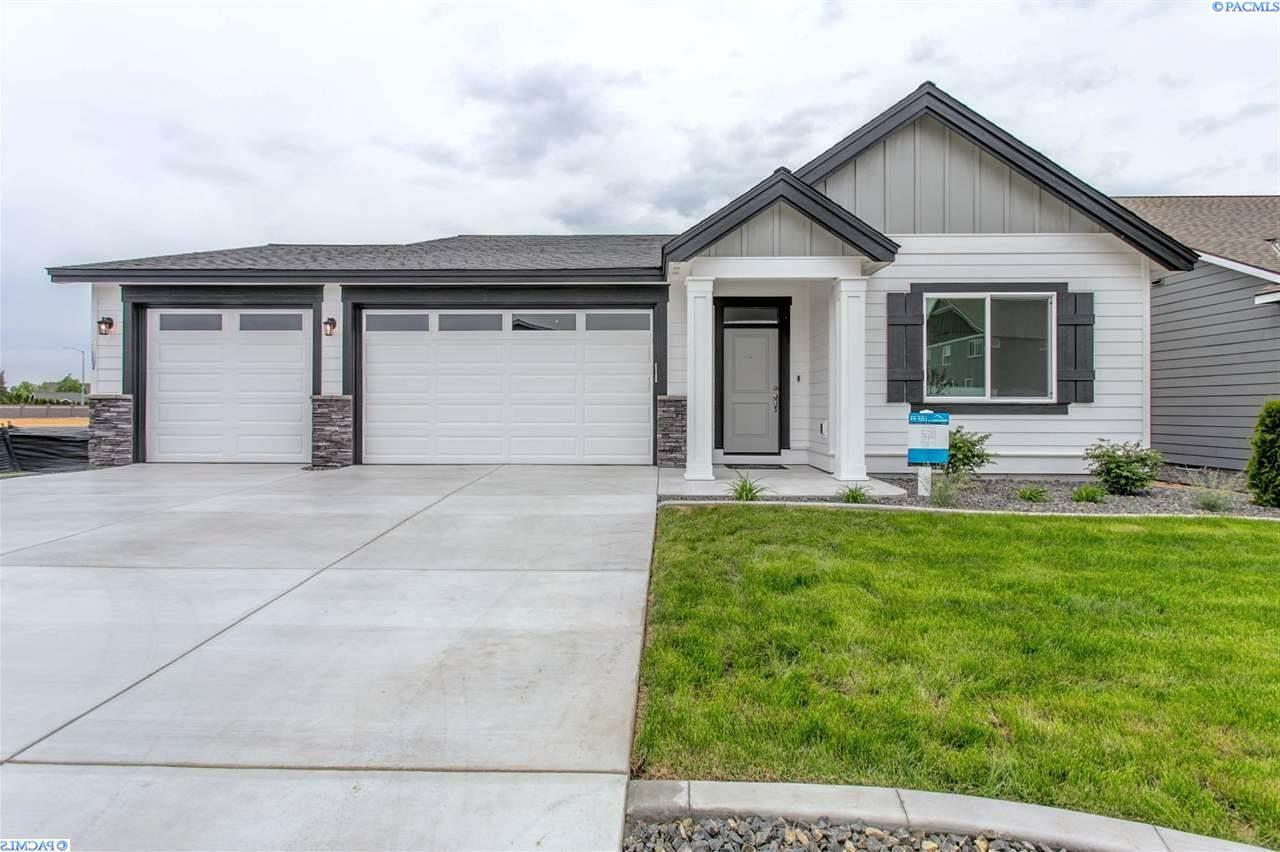 Property Photo:  9912 Chinook Ct  WA 99301 