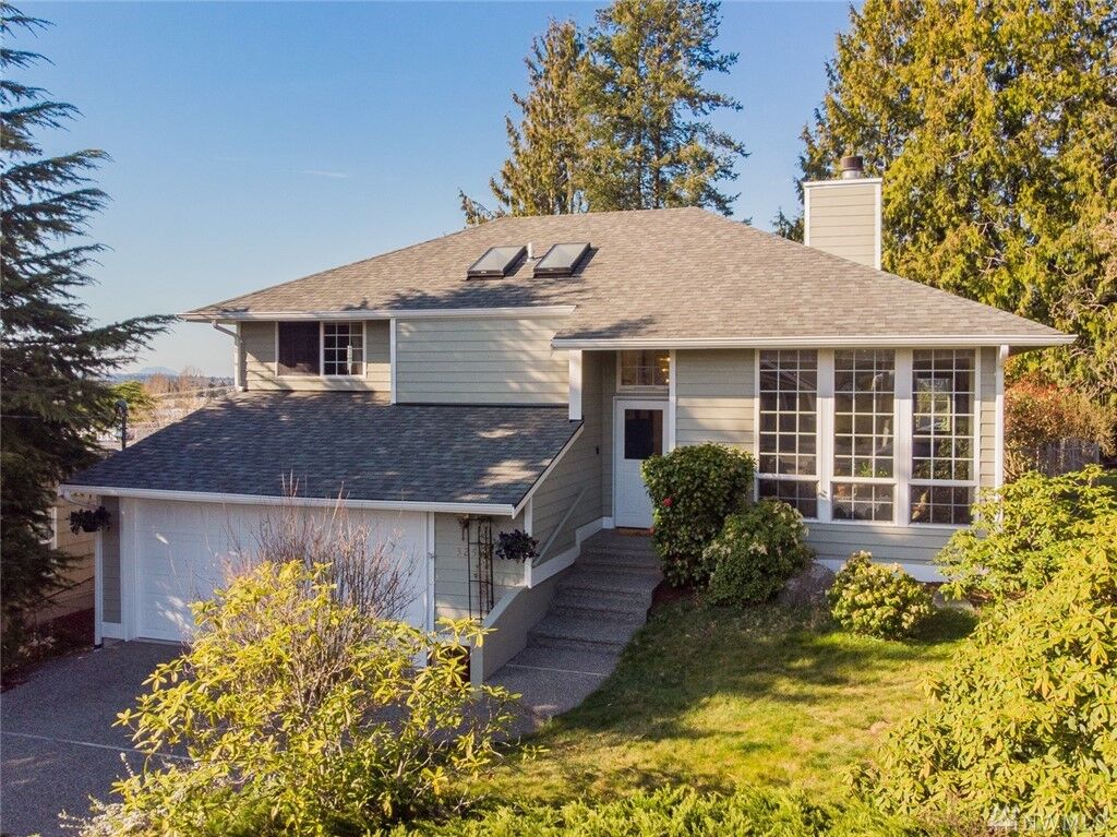 Property Photo: 325 E Cedar St WA 98273