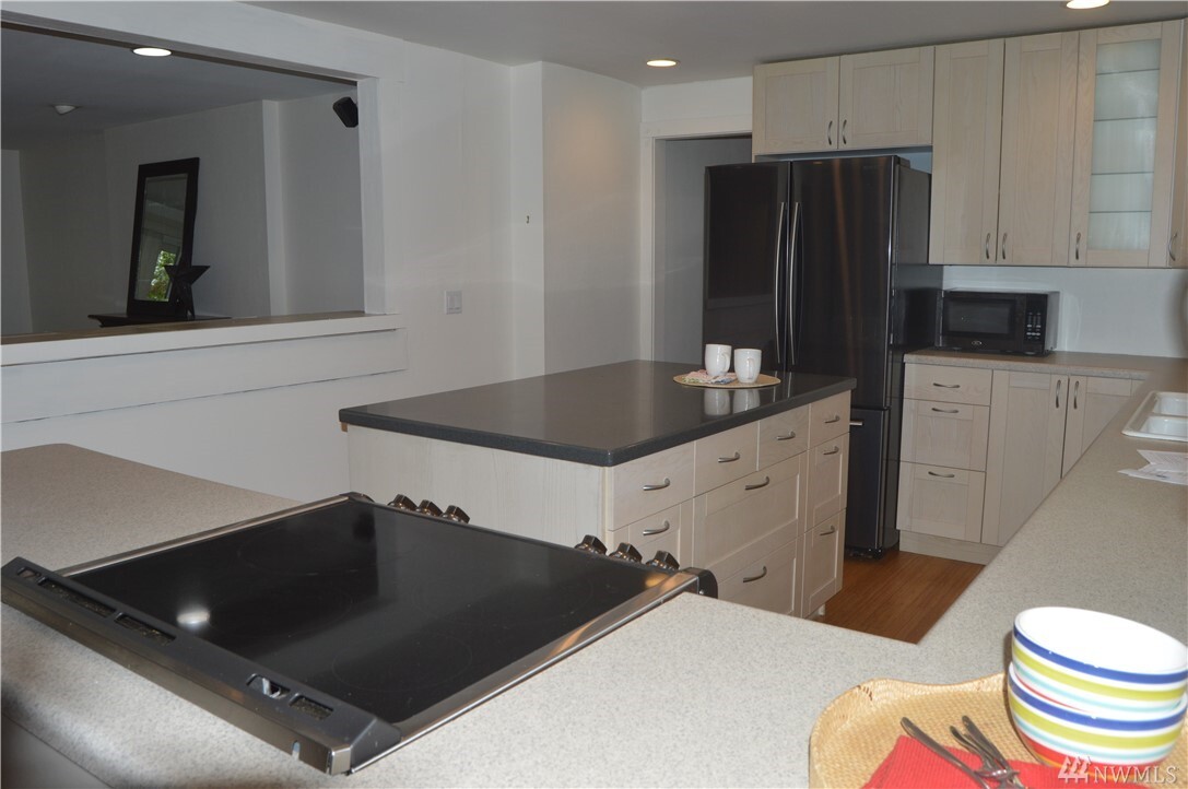 Property Photo: 6934 Timberlake Dr SE WA 98503