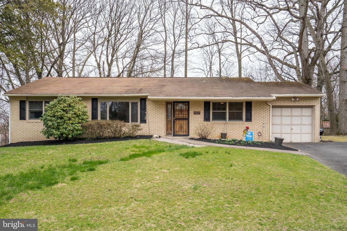 Property Photo:  407 Bolton Road  PA 19038 