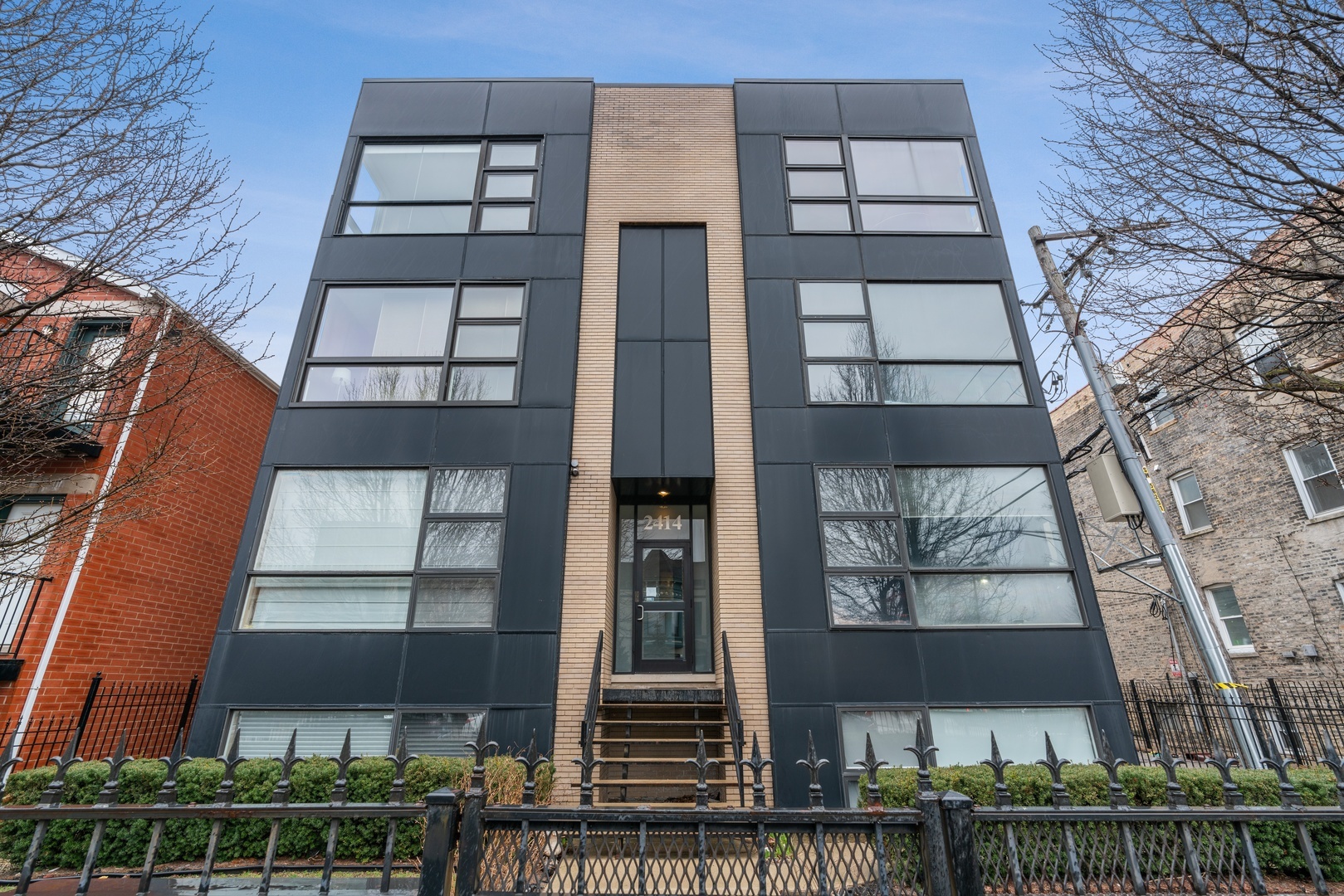 2414 West Grenshaw Street 3W  Chicago IL 60612 photo
