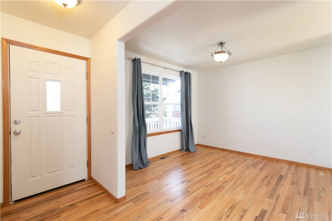 Property Photo:  4724 Bedford Ave  WA 98226 