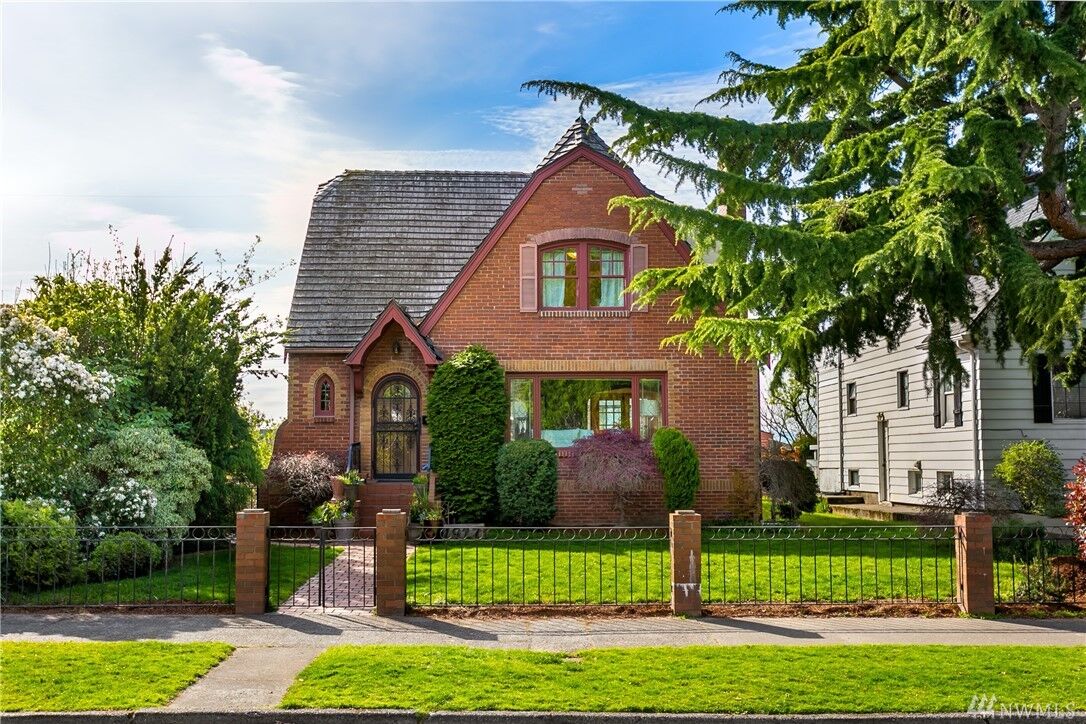 Property Photo:  1927 47th Ave SW  WA 98116 