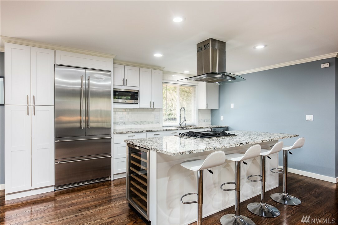 Property Photo:  1811 172nd Ave NE  WA 98008 
