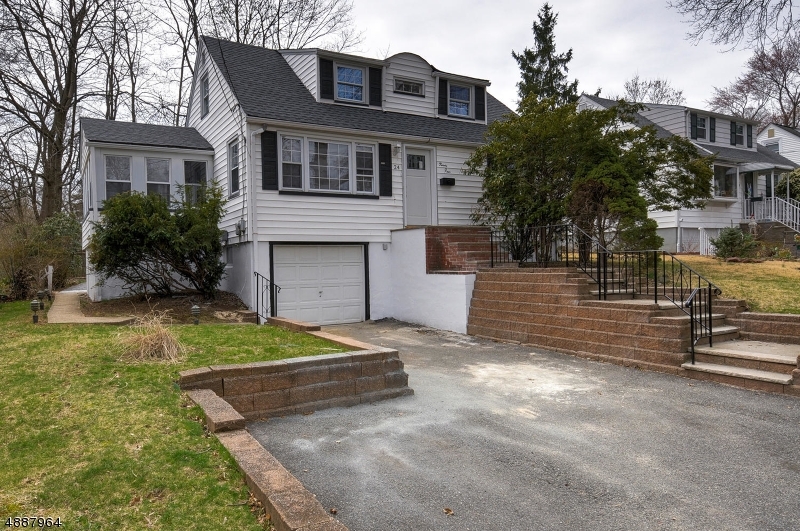 Property Photo:  24 Sunnyside Rd  NJ 07052 