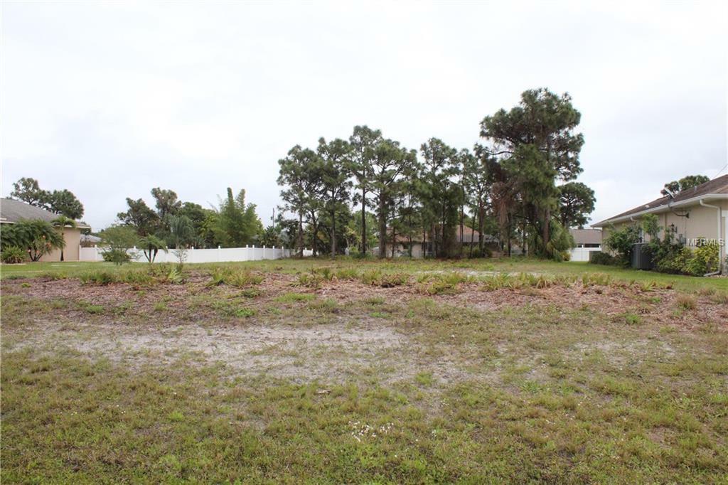 Property Photo:  204 Rotonda Boulevard N  FL 33947 