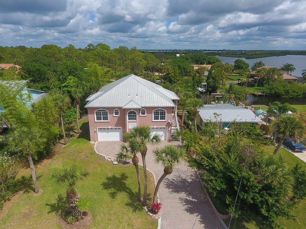 Property Photo:  9033 Allapata Lane  FL 34293 