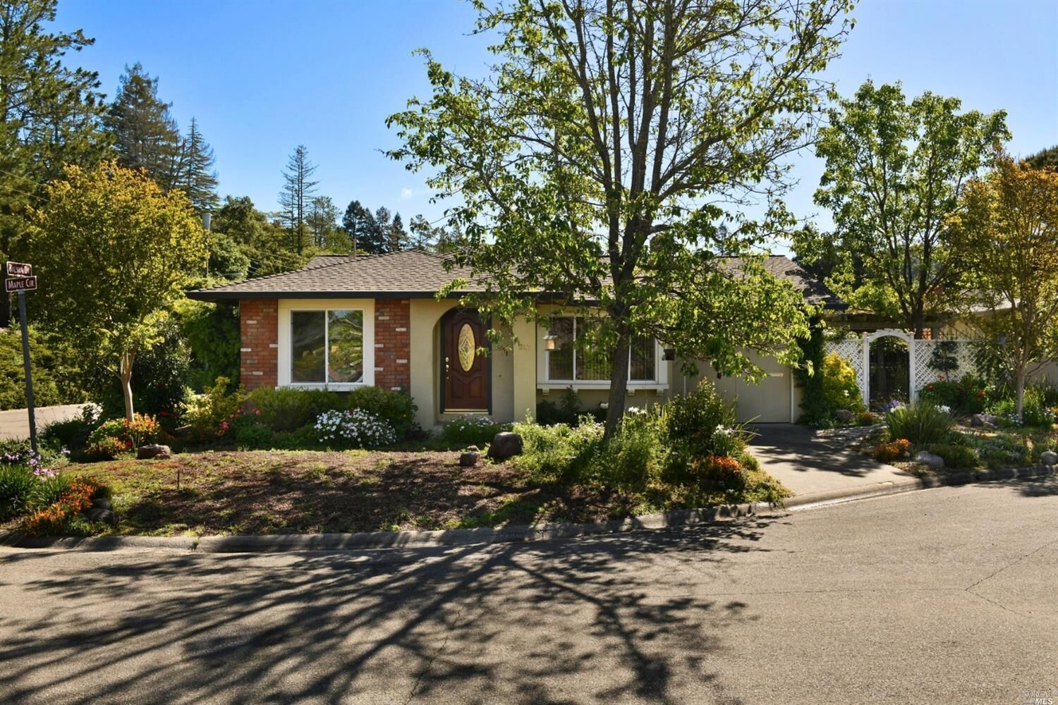 Property Photo:  316 Maple Circle  CA 95448 