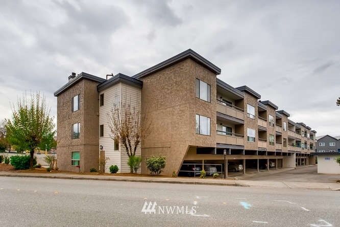 Property Photo:  1175 NE Harrington Place 204  WA 98056 