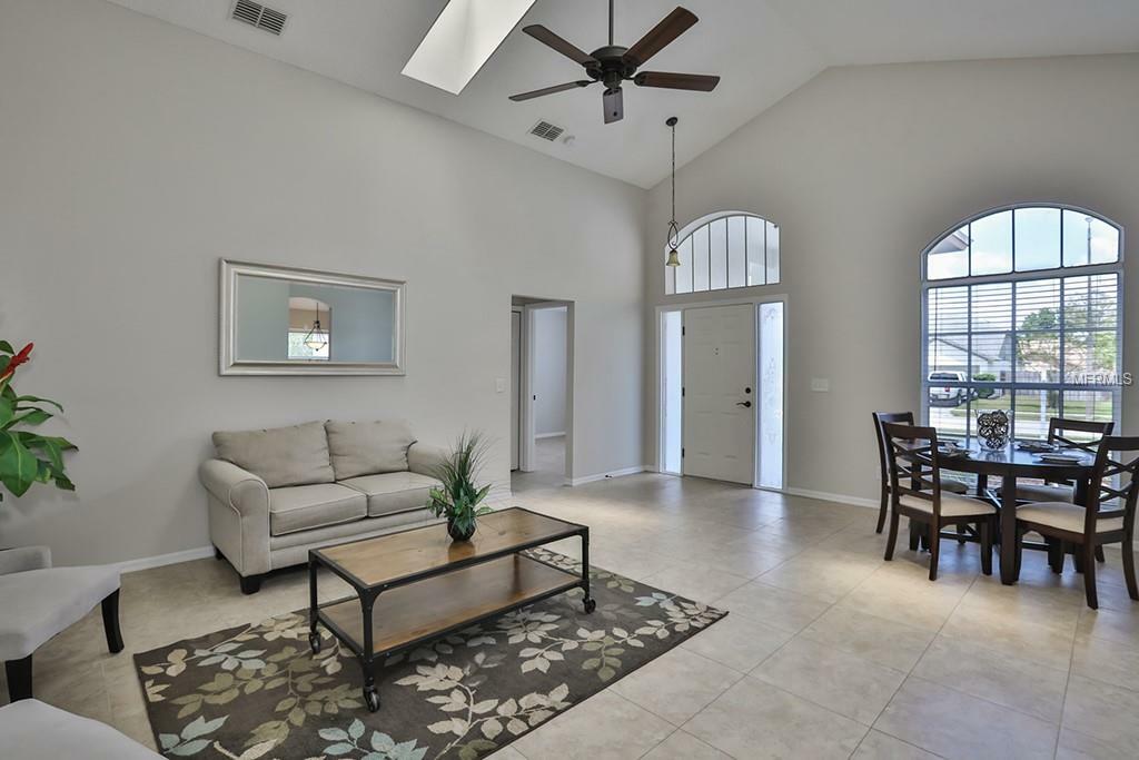 Property Photo:  9706 Glenpointe Drive  FL 33569 