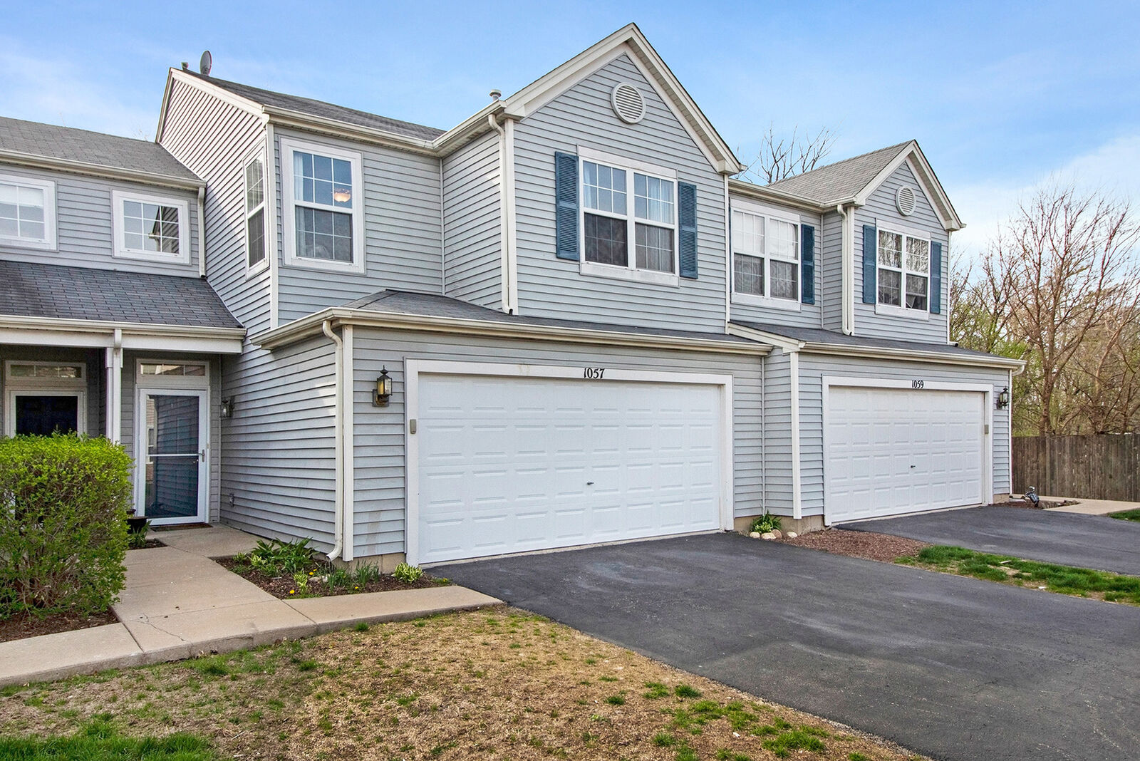 Property Photo: 1057 Silver Hill Circle IL 60432