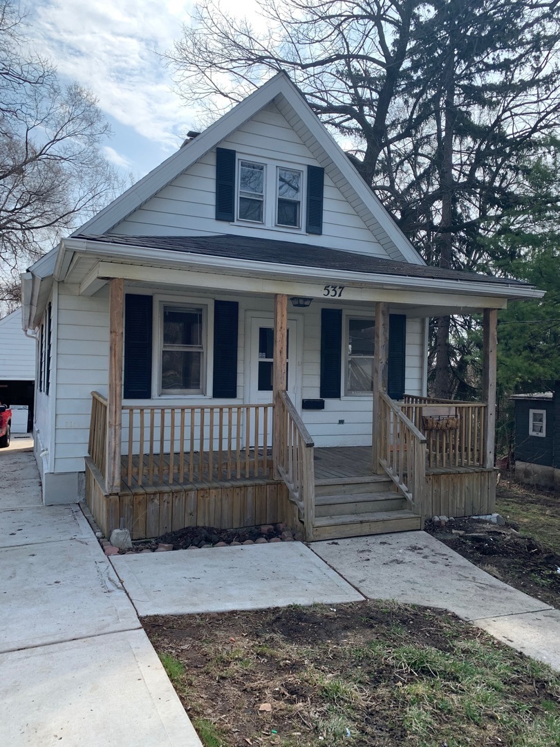 Property Photo: 537 Bird Street IL 60123