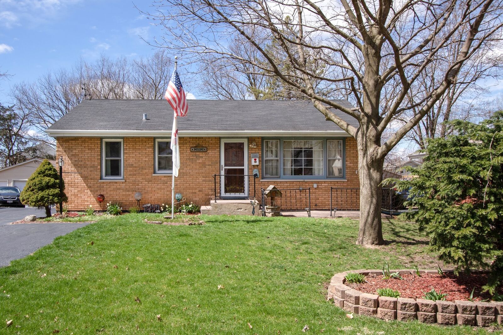 Property Photo:  202 Anna Street  IL 60542 