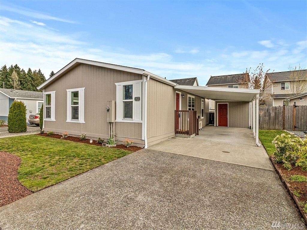 Property Photo:  10420 197th St E  WA 98338 