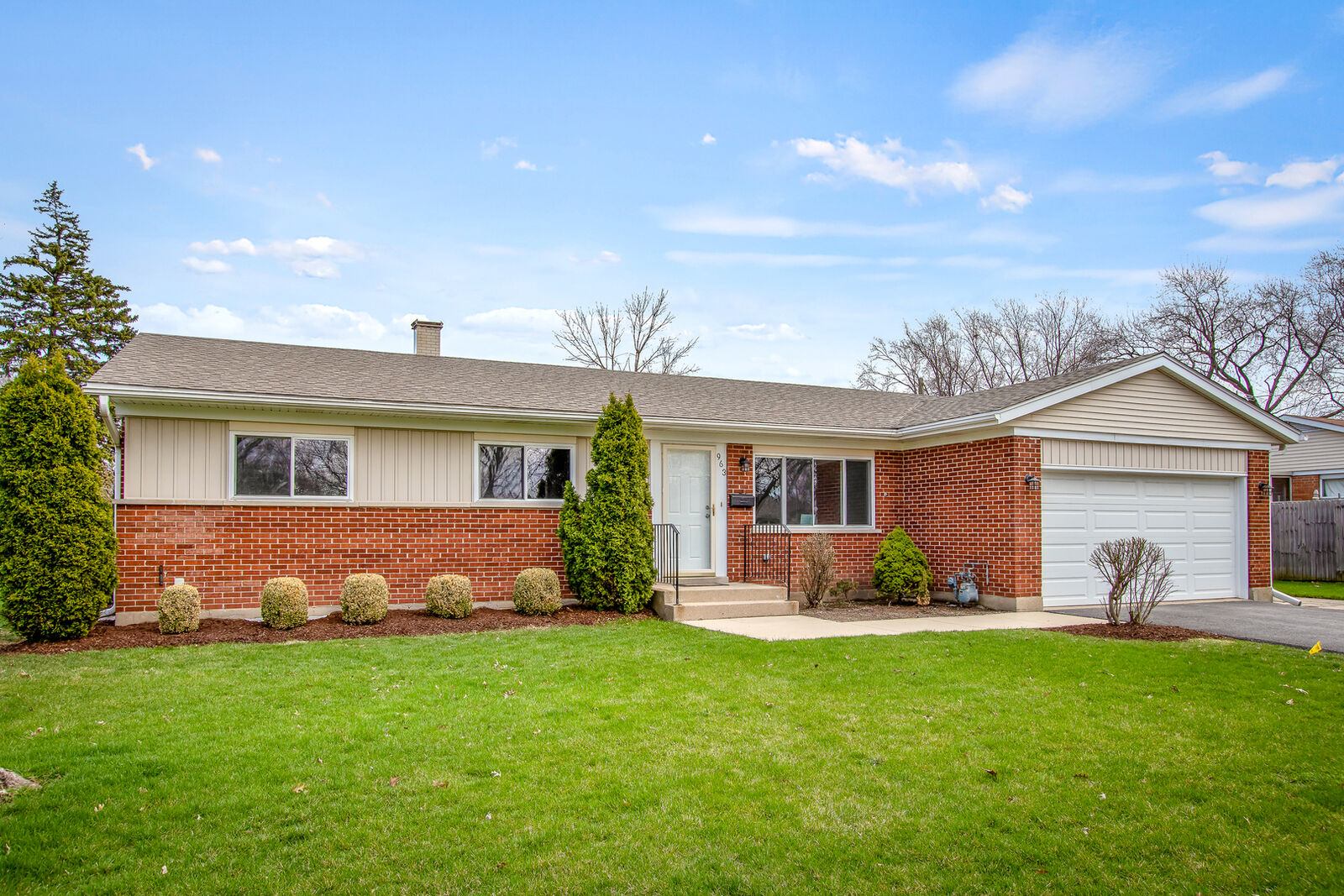 Property Photo:  963 Clark Lane  IL 60016 