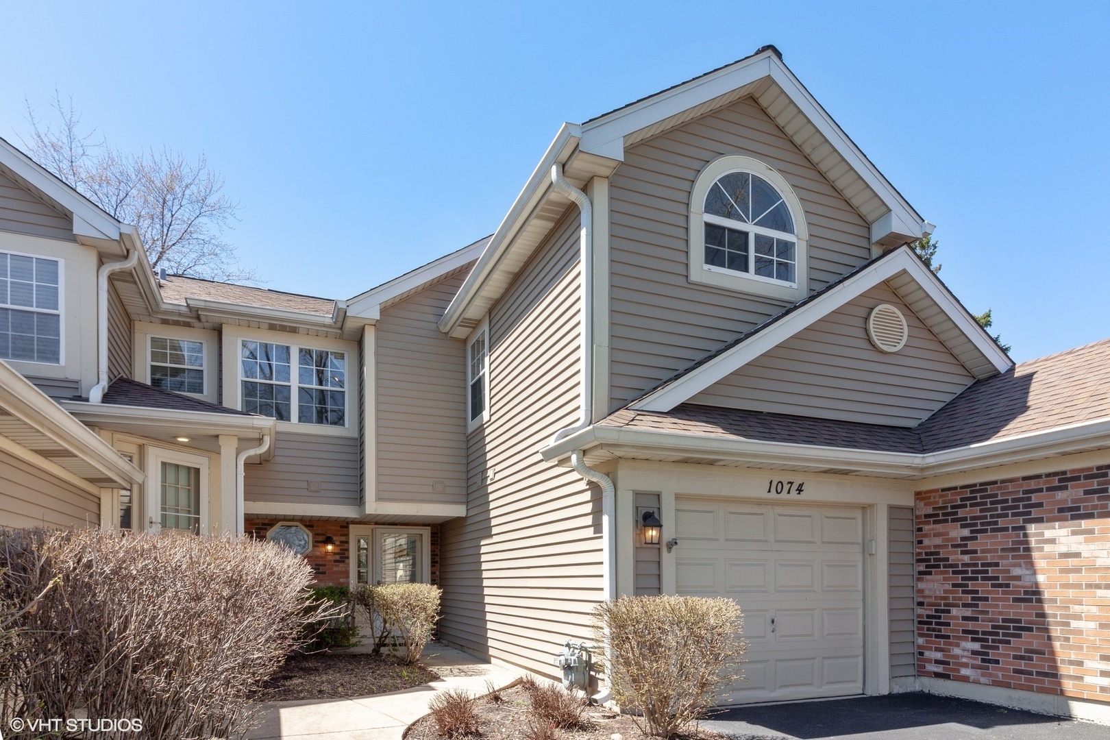 Property Photo:  1074 Lakewood Circle  IL 60188 